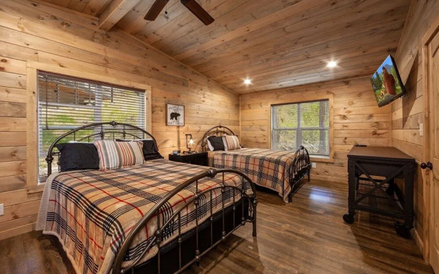 Creekside Manor Too 2 Bedroom Cabin by RedAwning