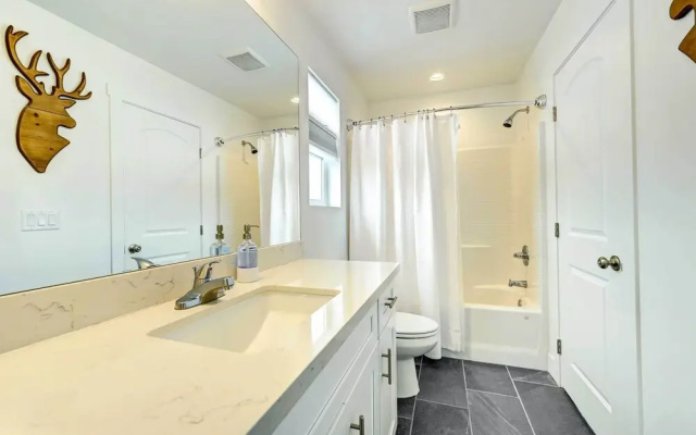 12 Mi to Dtwn Flagstaff: Spacious Bellemont Home!