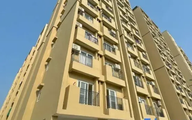 Modern Studio Near Bombay Hospital |Juliet Balcony