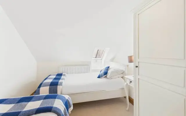Host Stay Dolphin Dream