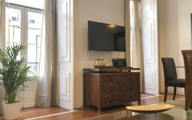 LV Premier Baixa CR2 lift, AC, center, balcony