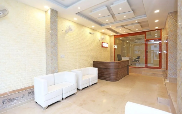 Capital O 15566 Hotel Rosewood Inn