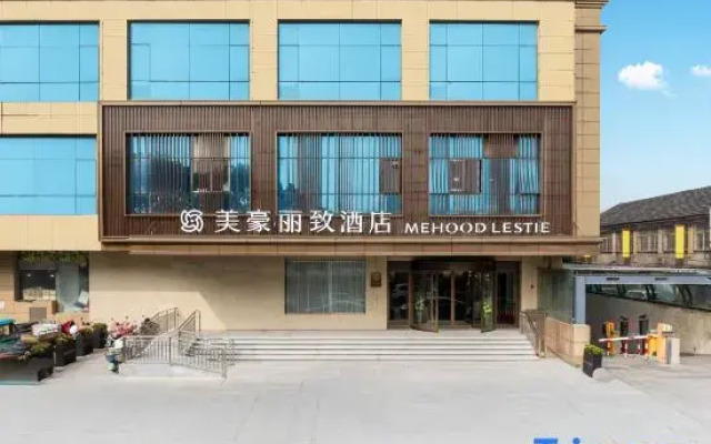 Mehood Ritz Hotel (Wuhu Pedestrian Street Jinghu Park)