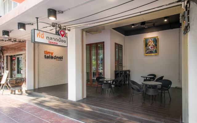 Tiny Taladnoi Hostel Бангкок вид на фасад