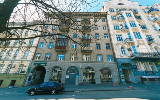Гостиница Rent Kiev Lva Tolshtoho Square вид на фасад