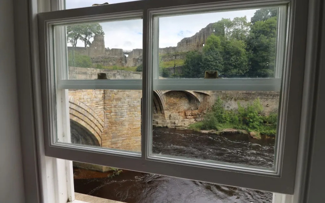 2 Riverside, Barnard Castle
