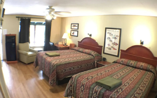 CedarWood Inn