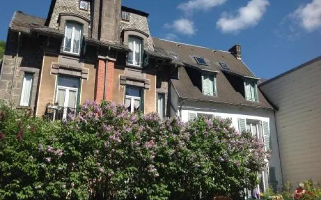 Chambres DHôtes Les Garçonnières Du Sancy