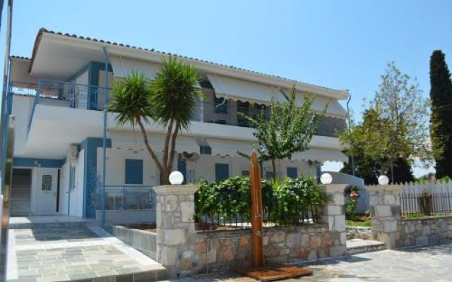 Ammos Apartments in Stylida, Greece from 123$, photos, reviews - zenhotels.com hotel front