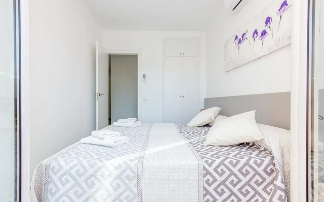Beachfront Apartment in Empuriabrava With Pools