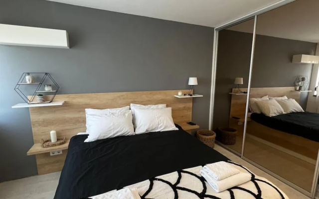 Luxurious Beach House With Wi-fi and Parking
