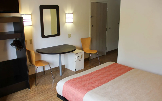 Motel 6 Milan, OH - Sandusky