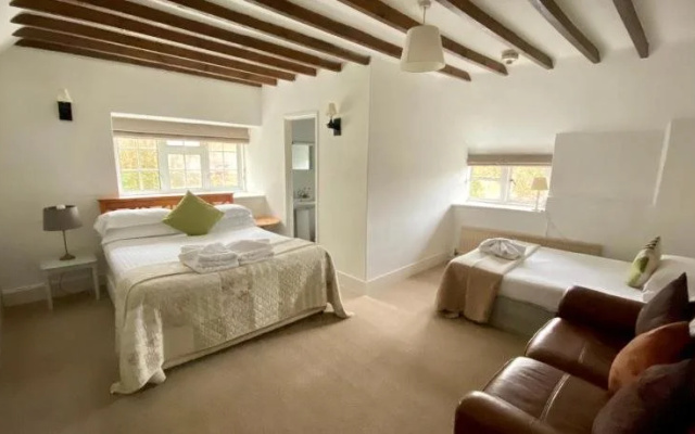 Home Farm Hotel and Restaurant