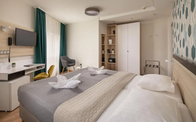 Kristály Hotel