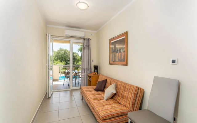 Awesome Home in Pinezici With Wifi and 2 Bedrooms