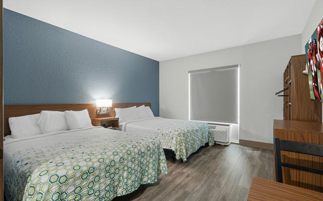HomeTowne Studios by Red Roof Bradenton
