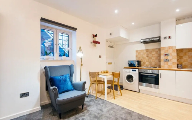 Beautiful Hyde Park Studio Flat