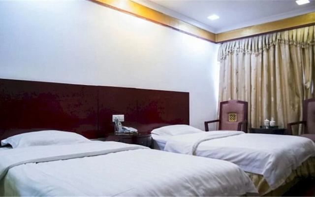 Baojiang Yingbin Hotel