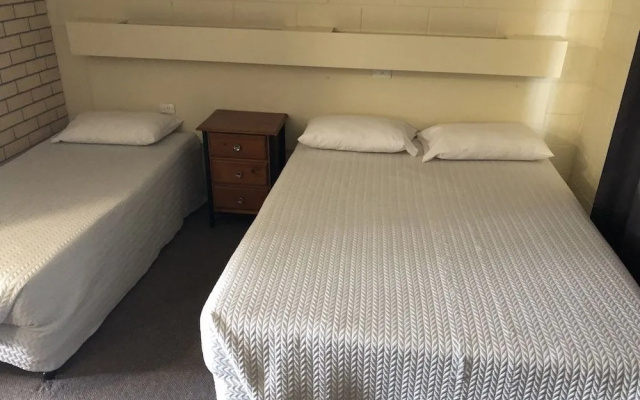 Bororen Hotel Motel