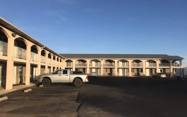 Отель Four Corners Inn вид на фасад