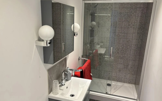 Barnstaple - Apartment- Sleeps 2 - Parking
