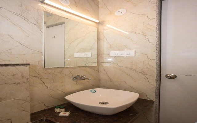 OYO 10939 Hotel Sangam
