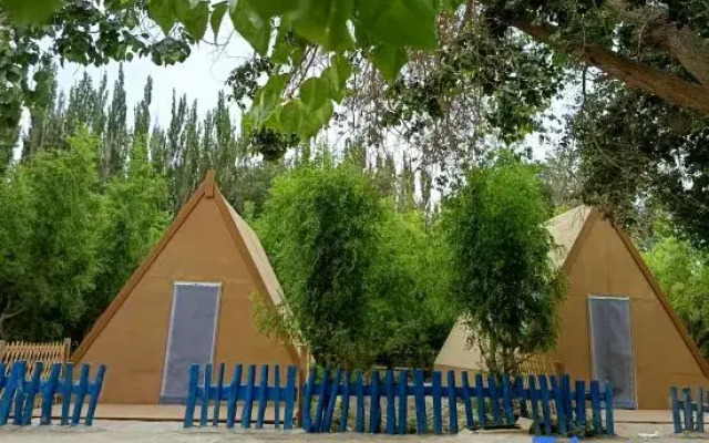 Ruoqilou Lanqi Tiao Homestay
