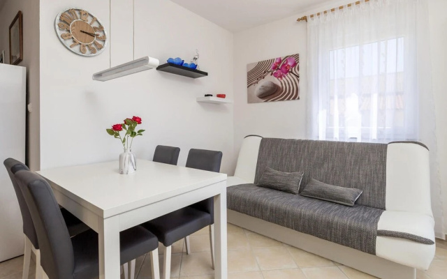Beautiful Apartment in Povljana With Wifi and 2 Bedrooms