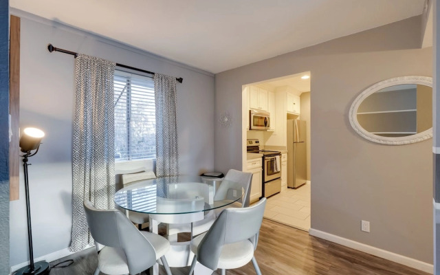 Fully Renovated! Walkable Old Town Condo