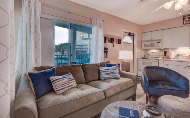 Five Palms Suite 201 - Daily - Weekly - Monthly