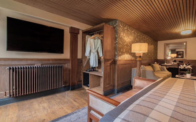The Waterway Pub and Rooms