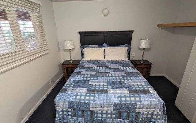 Majestic Rockies Motel