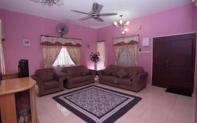 Umaira Meru Raya Homestay