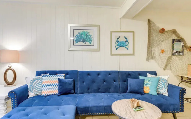 2 Blocks to Bay: Cabana Breeze' Rockport Rental!