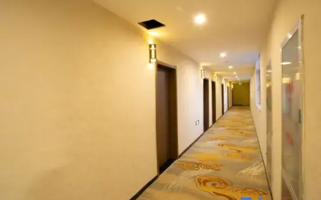 Yilong Ruiyun Hotel (Hengshui Heping East Road)