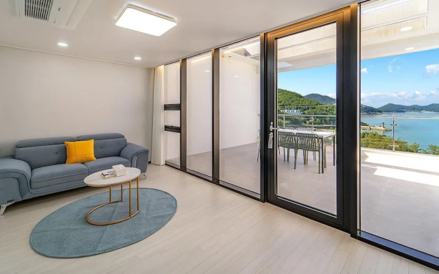 Yeosu Liposo Poolvilla