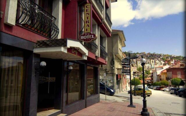 Отель Central Болгария, Велико Тырново - отзывы, цены и фото номеров - забронировать отель Central онлайн вид на фасад