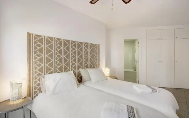 Beautiful Duplex Facing The Beach