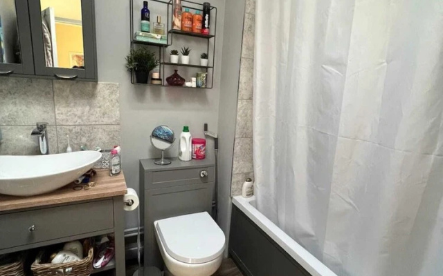 Quiet 3 Bedroom House With a Garden in Putney