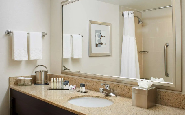 DoubleTree by Hilton Detroit - Dearborn