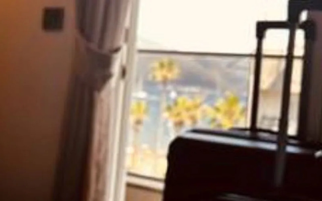 FIFTY5 Suite Hotel