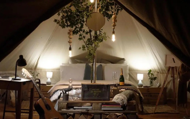 Marston Park - Luxury Lakeside Bell Tents