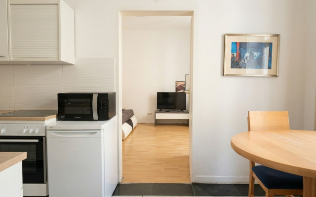 Central & Simple 1BR Apartment with WIFI