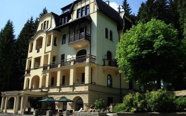 Spa & Wellness Hotel St. Moritz вид на фасад