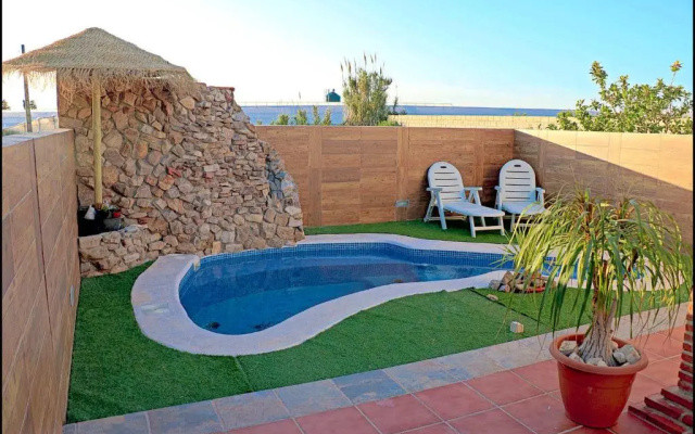 Acogedor chalet con piscina