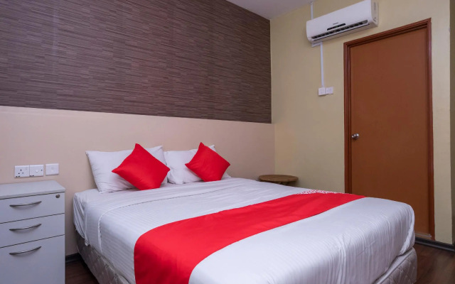OYO 614 D'PINETREES Hotel