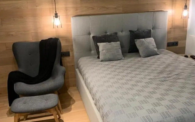 Luxurious One Bedroom Studio in Top Center