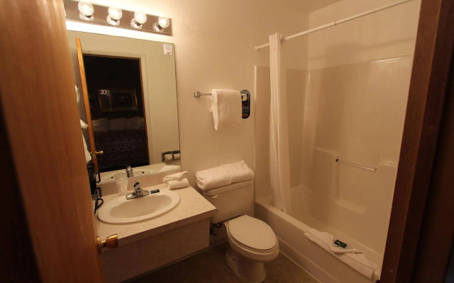 Moose Creek Lodge & Suites