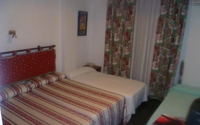 Hostal Restaurante Pirineos