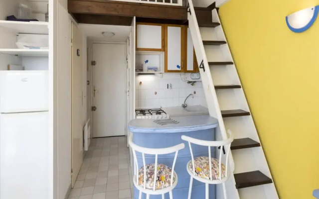 A Bright Beachside Escap